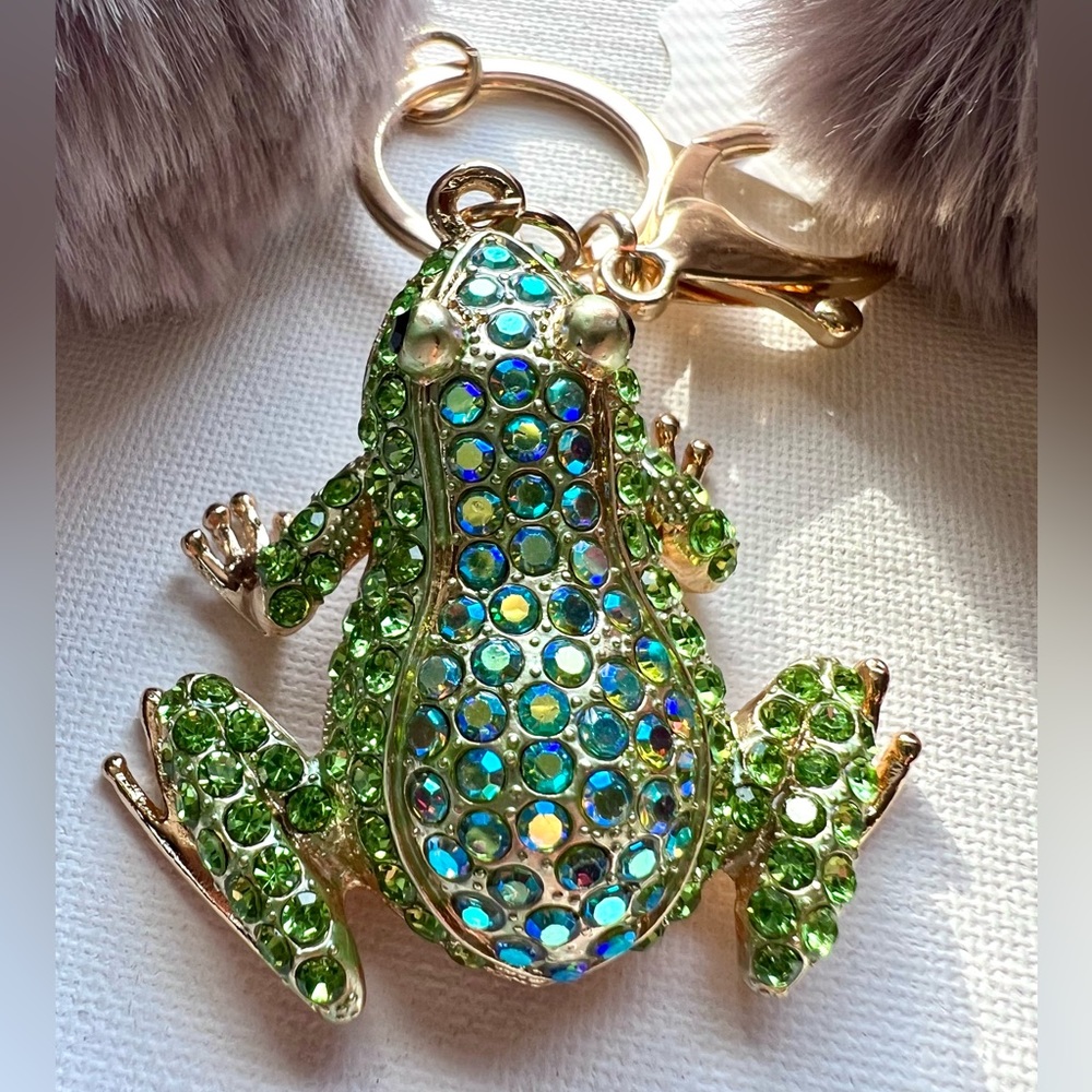 Frog keychain with multicolor crystals and gray pompom. In green or white. GREEN